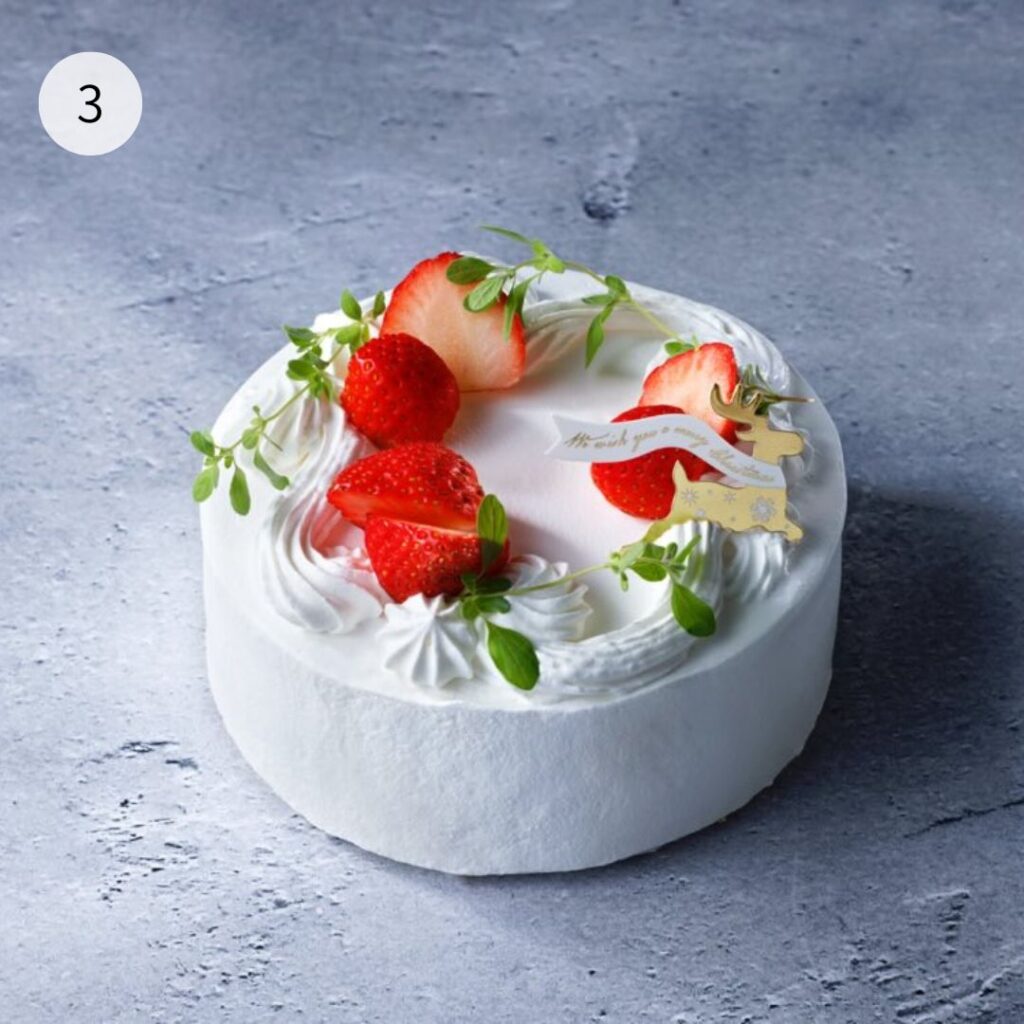 グルテンフリー&ヴィーガンのホワイトデコレーションケーキ