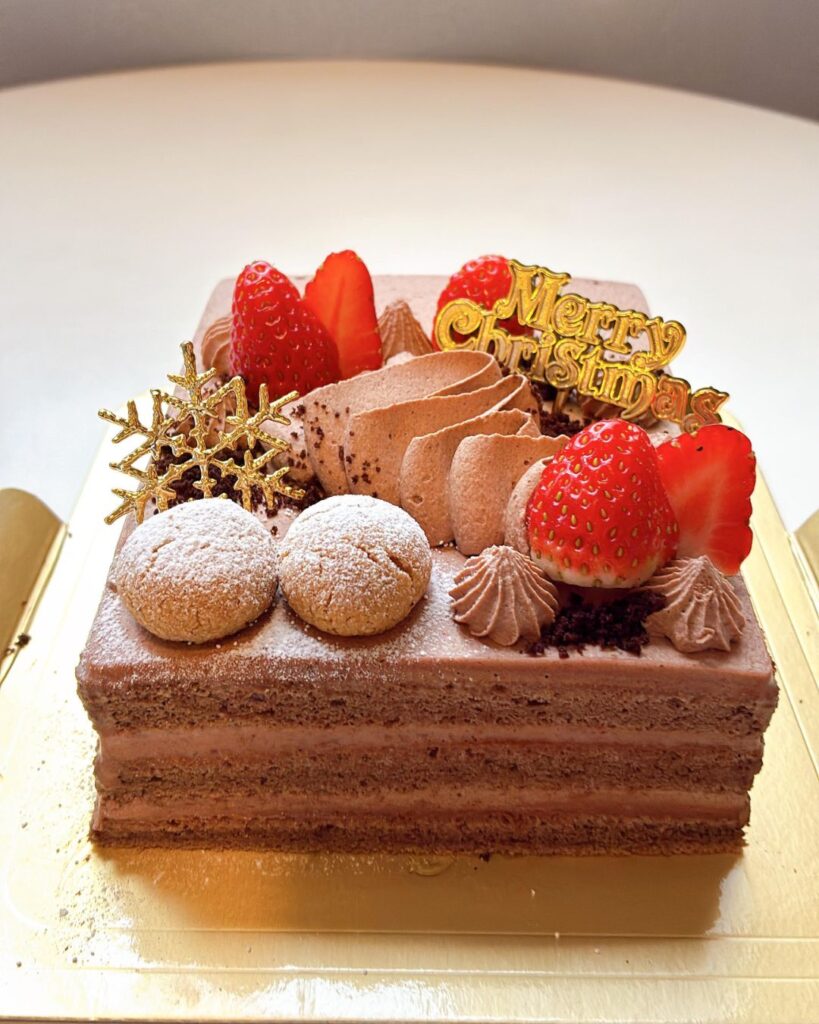 ファーストバイトのグルテンフリークリスマスケーキ ショコラノエル