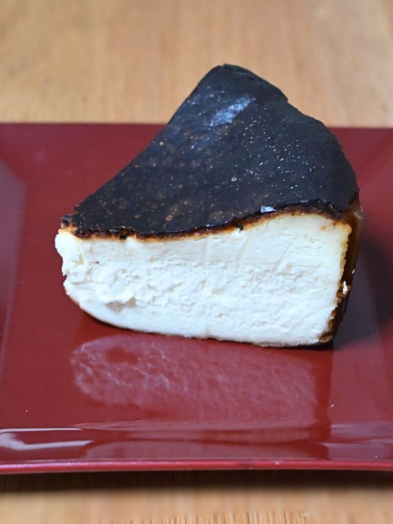 森々のバスクチーズケーキカット