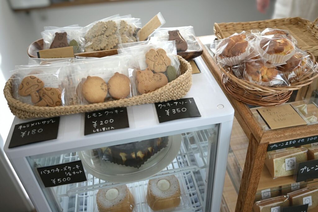 宮の森「森々」焼き菓子陳列