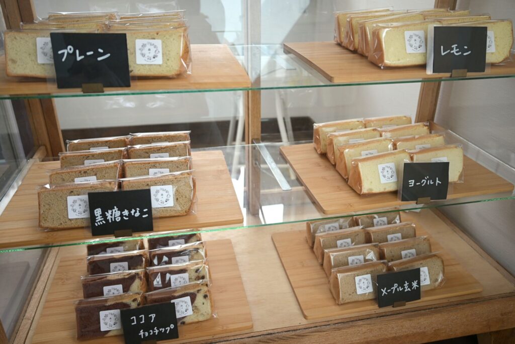 宮の森「森々」シフォンケーキショーケース